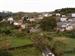 Vista de parte del pueblo con la sierra cubierta de nubes... pero es mejor verlo en directo.