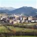 Un pequeño pueblo rodeado de montañas y bañado por el río Ibaizabal