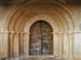 Portada románica y puerta con herrajes (AV04)