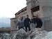 4 jóvenes forasteros ante el grandioso castillo de Cuéllar.
Campo independiente!!!!!