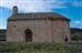 Otra imagen de la ermita de Santa Catalina de Azcona en primavera.
