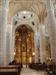 Nave central de la iglesia gótico-barroca con el retablo restaurado