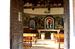 Interior de la ermita Virgen de las Nieves en la selva de Irati.