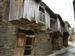 Balconadas de viejas y hermosas casas en grave peligro de desaparición