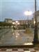 La plaza, noche lluviosa
